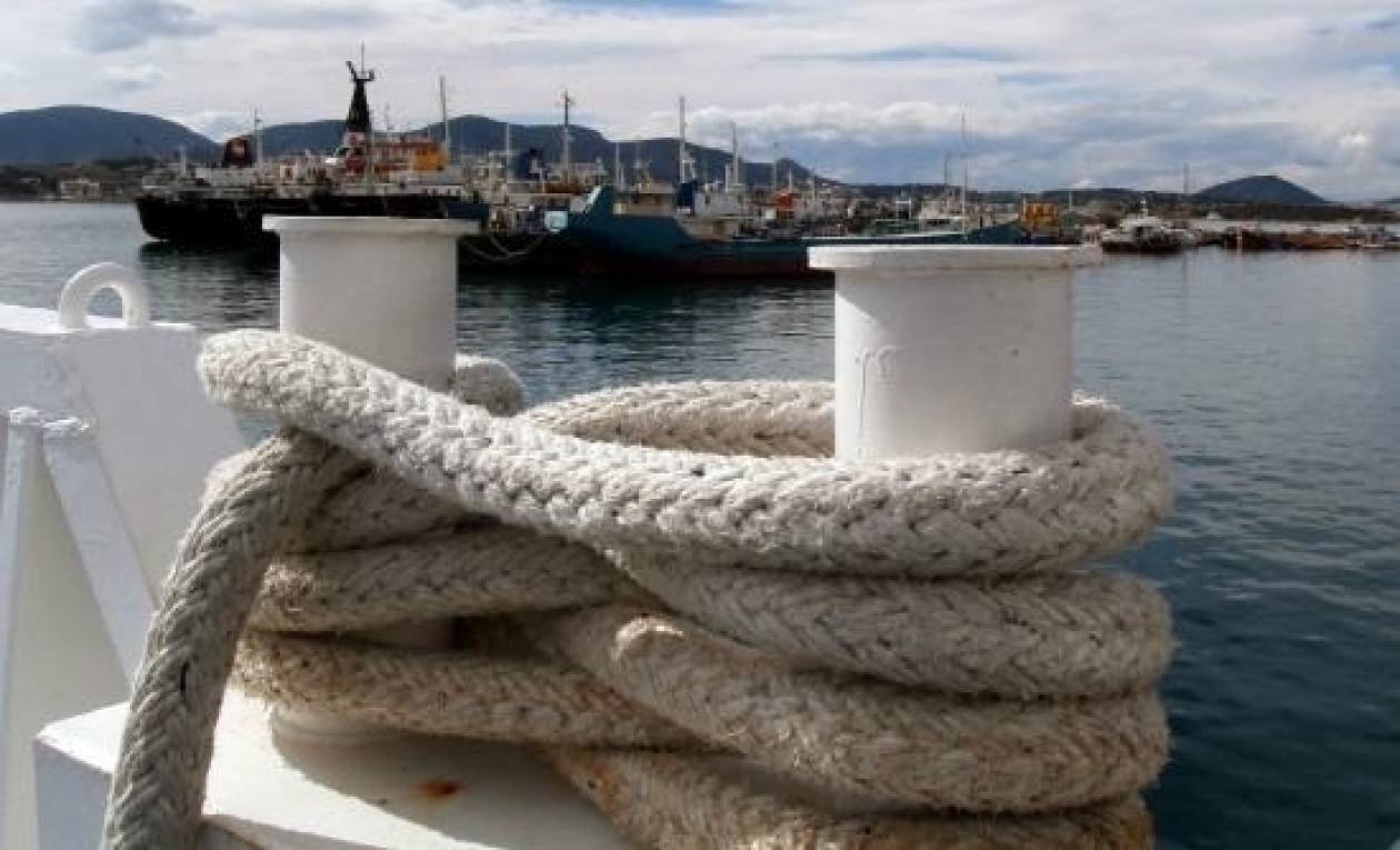 «Μπλόκο» ναυτεργατών στο λιμάνι της Ραφήνας