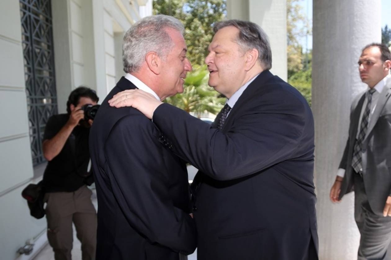Έξαλλοι με τον Βενιζέλο στο ΥΠΕΞ!