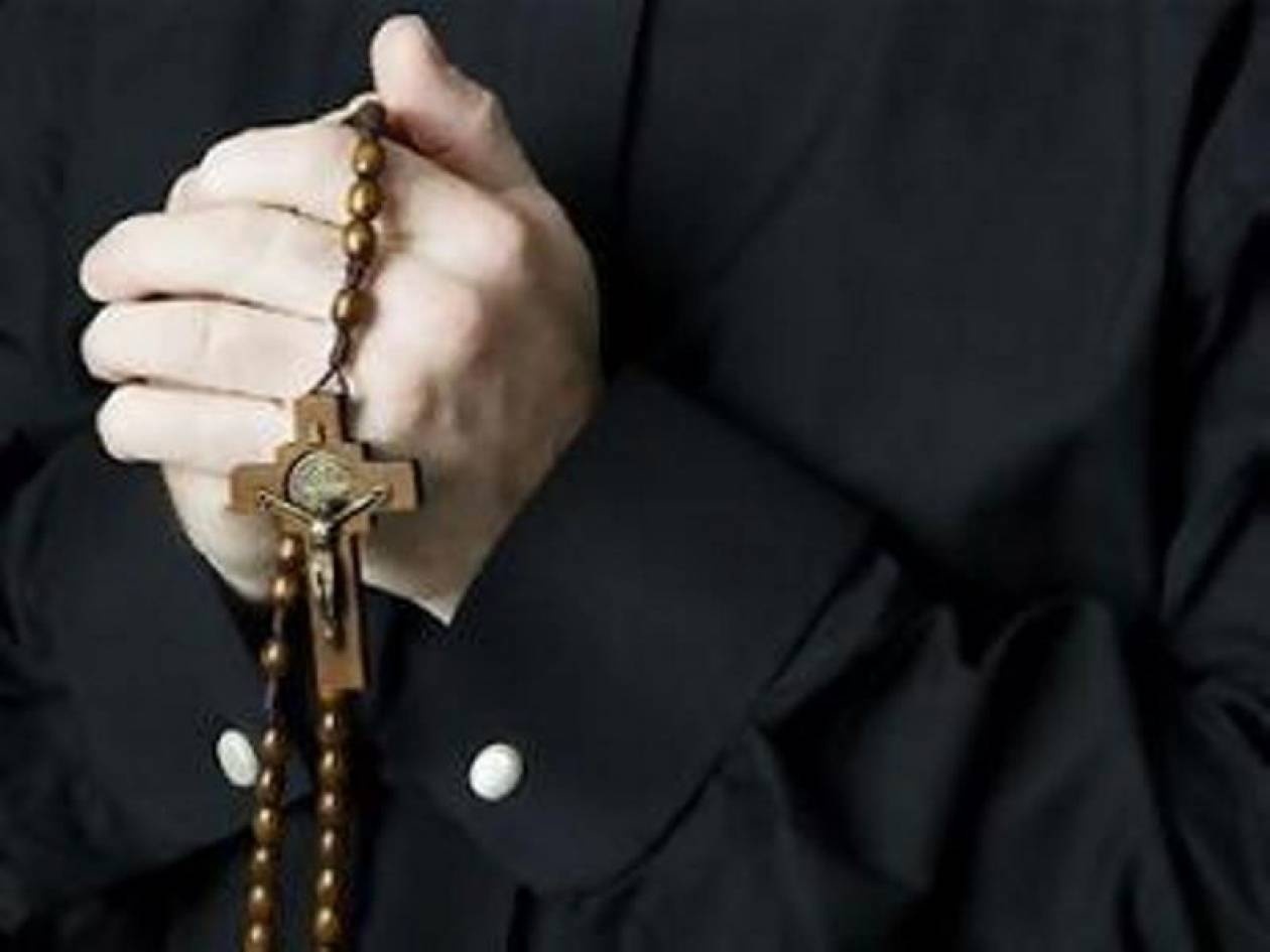 Επιτέθηκαν με οξύ σε χριστιανό ιερέα