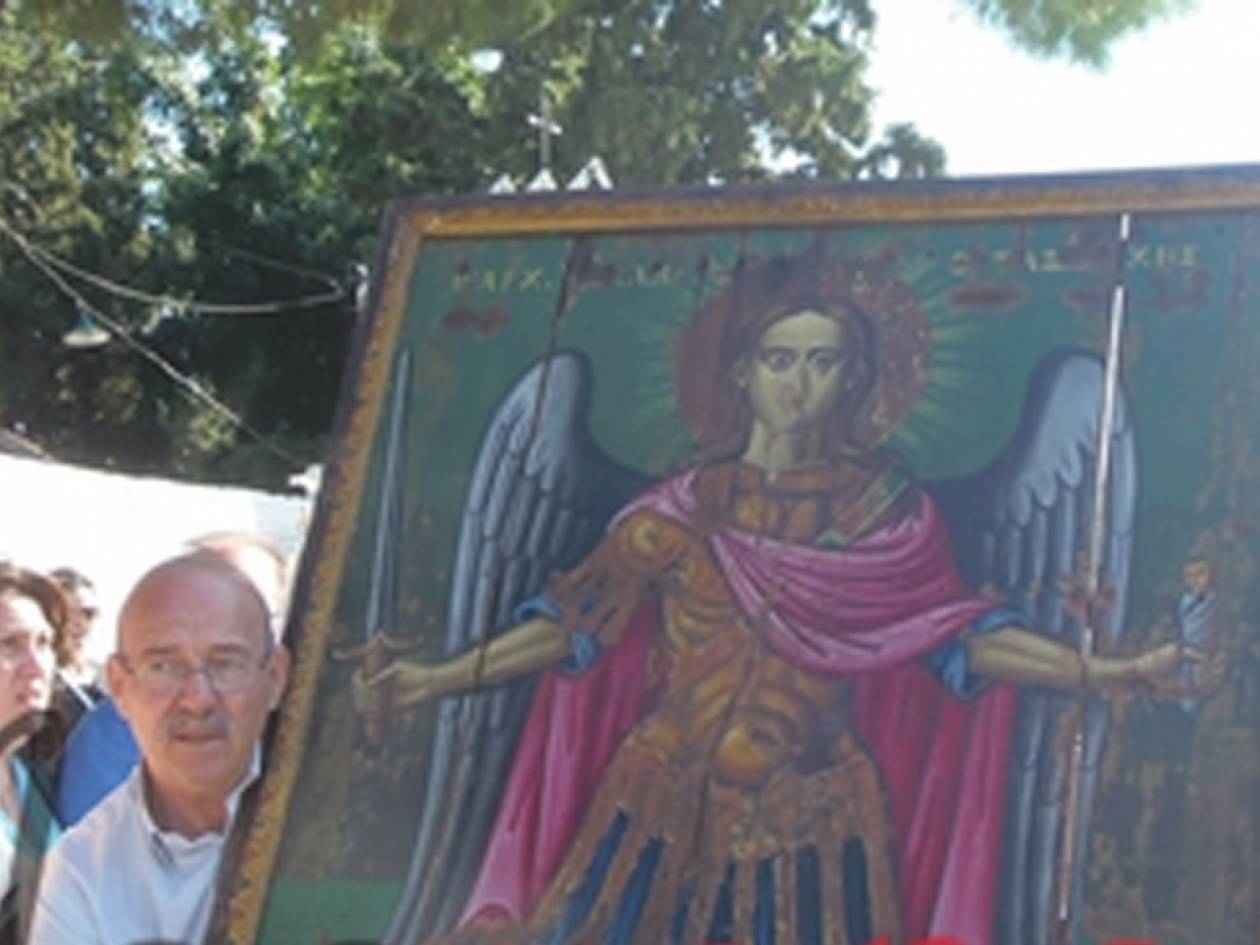 Δάκρυσε η εικόνα του Ταξιάρχη (pics)