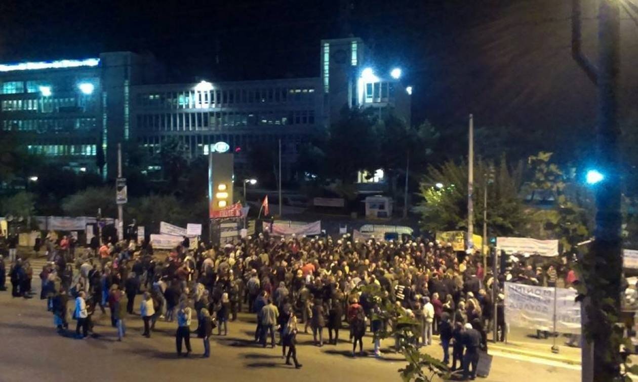 ΔΕΙΤΕ LIVE: Επεισόδια και χημικά στην ΕΡΤ (pics)