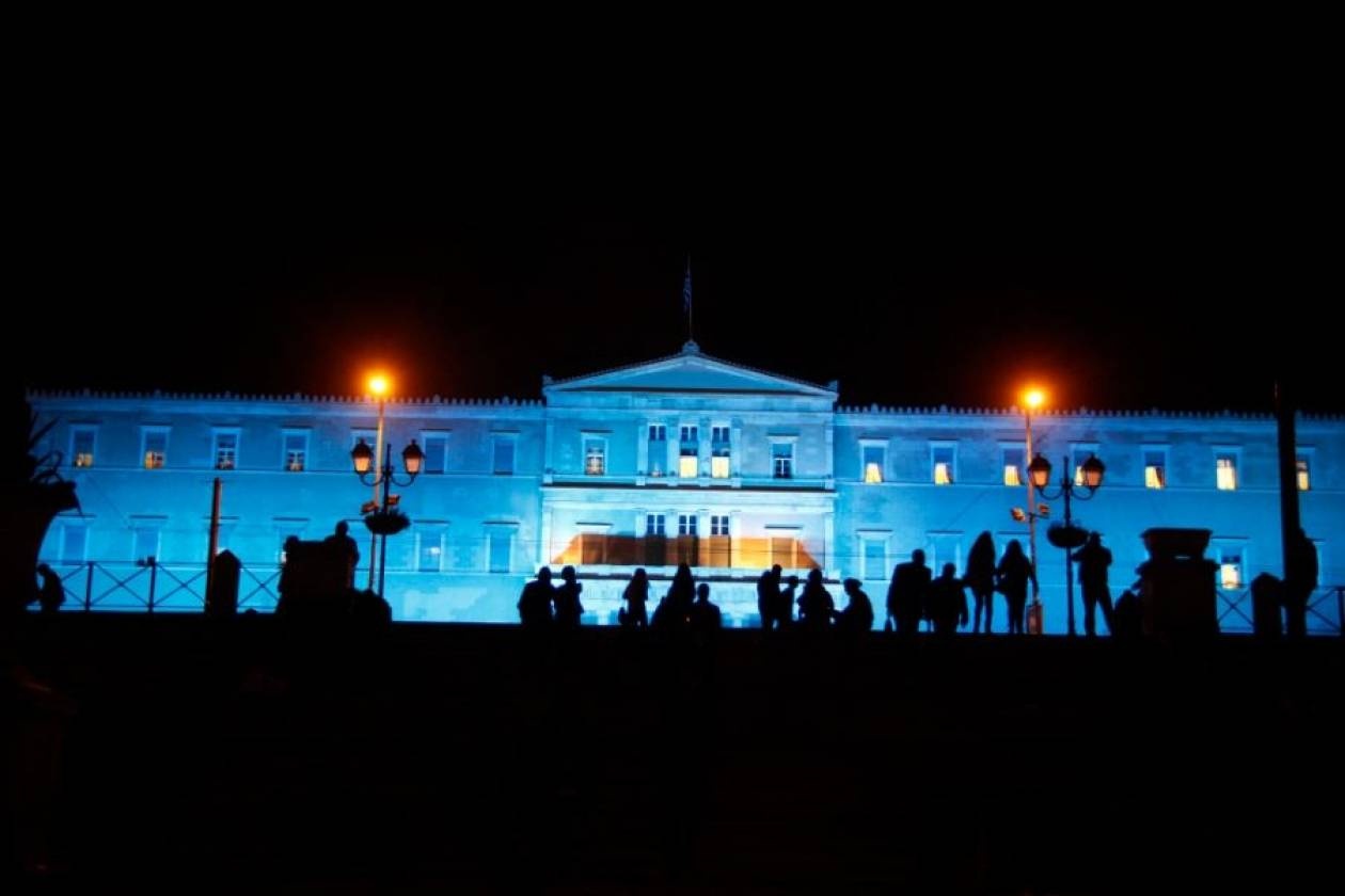 Δείτε γιατί η Βουλή έγινε μπλε (pics)