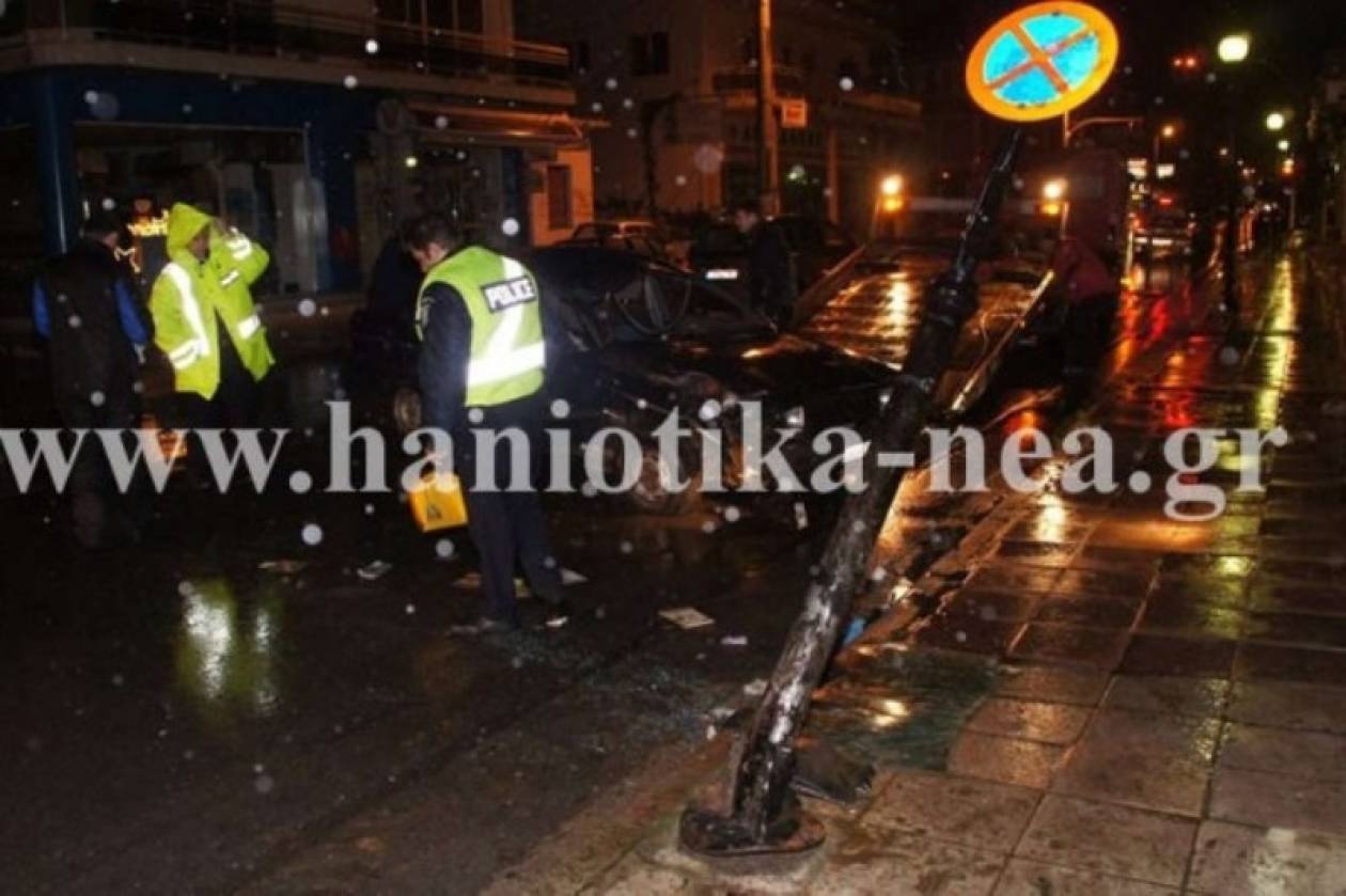 Αυτοκίνητο έπεσε σε στύλο της ΔΕΗ