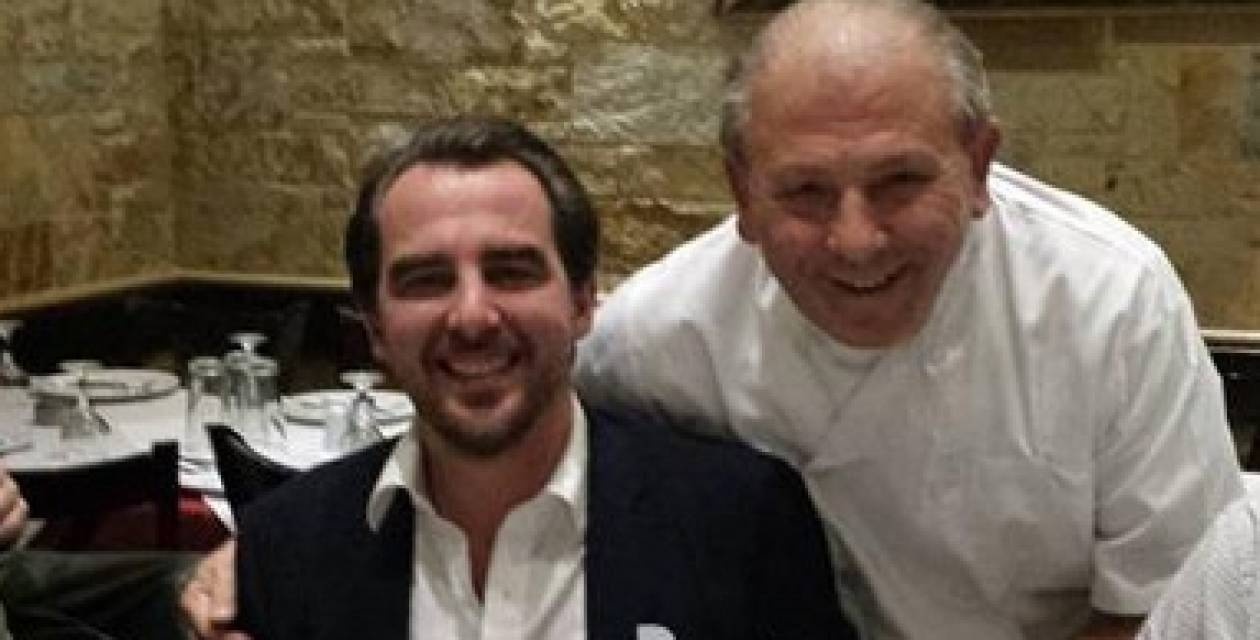 Το διασκεδάζει στην Ελλάδα ο Νικόλαος!