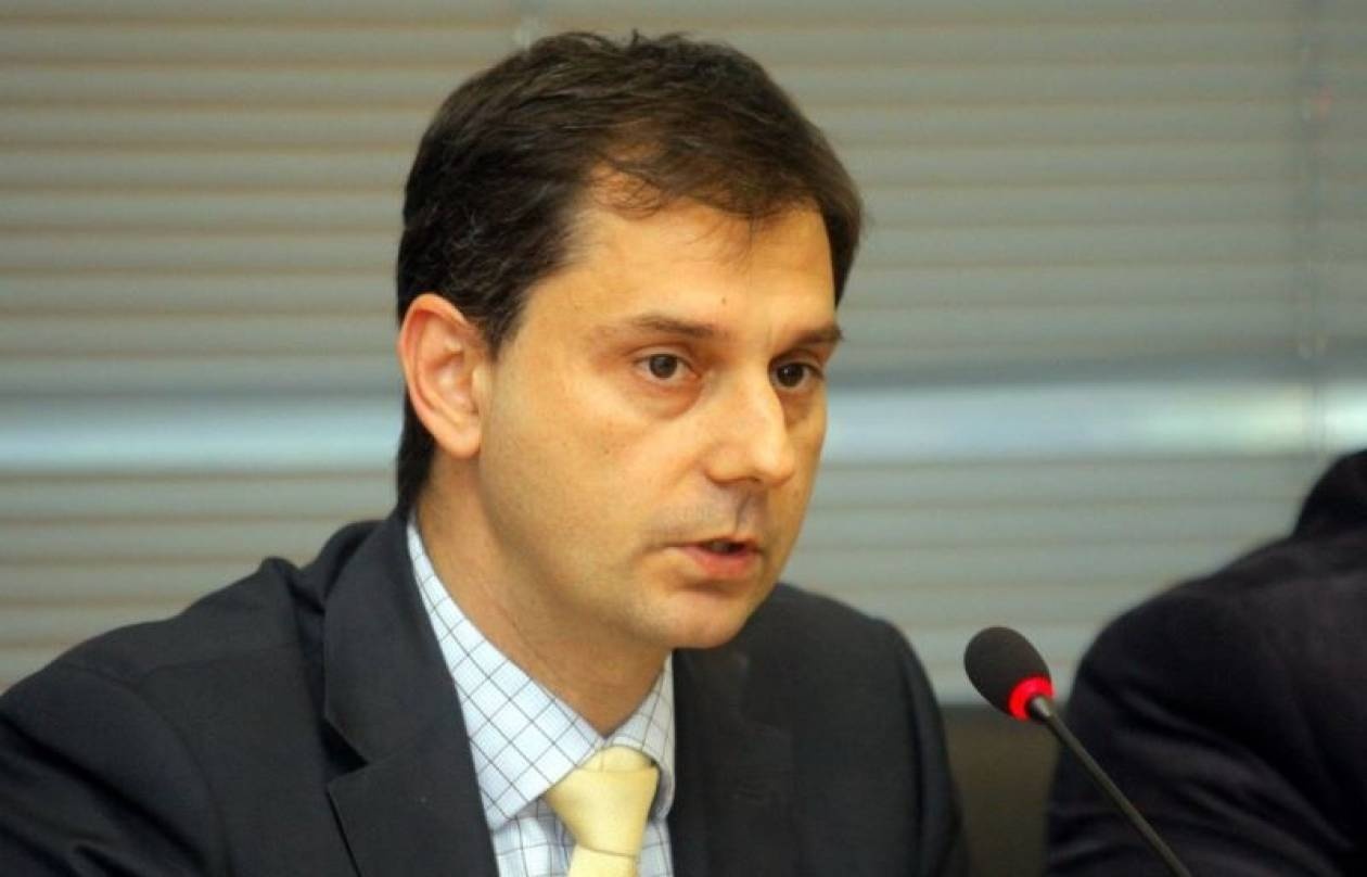 Ποιος καταράστηκε τον Θεοχάρη;