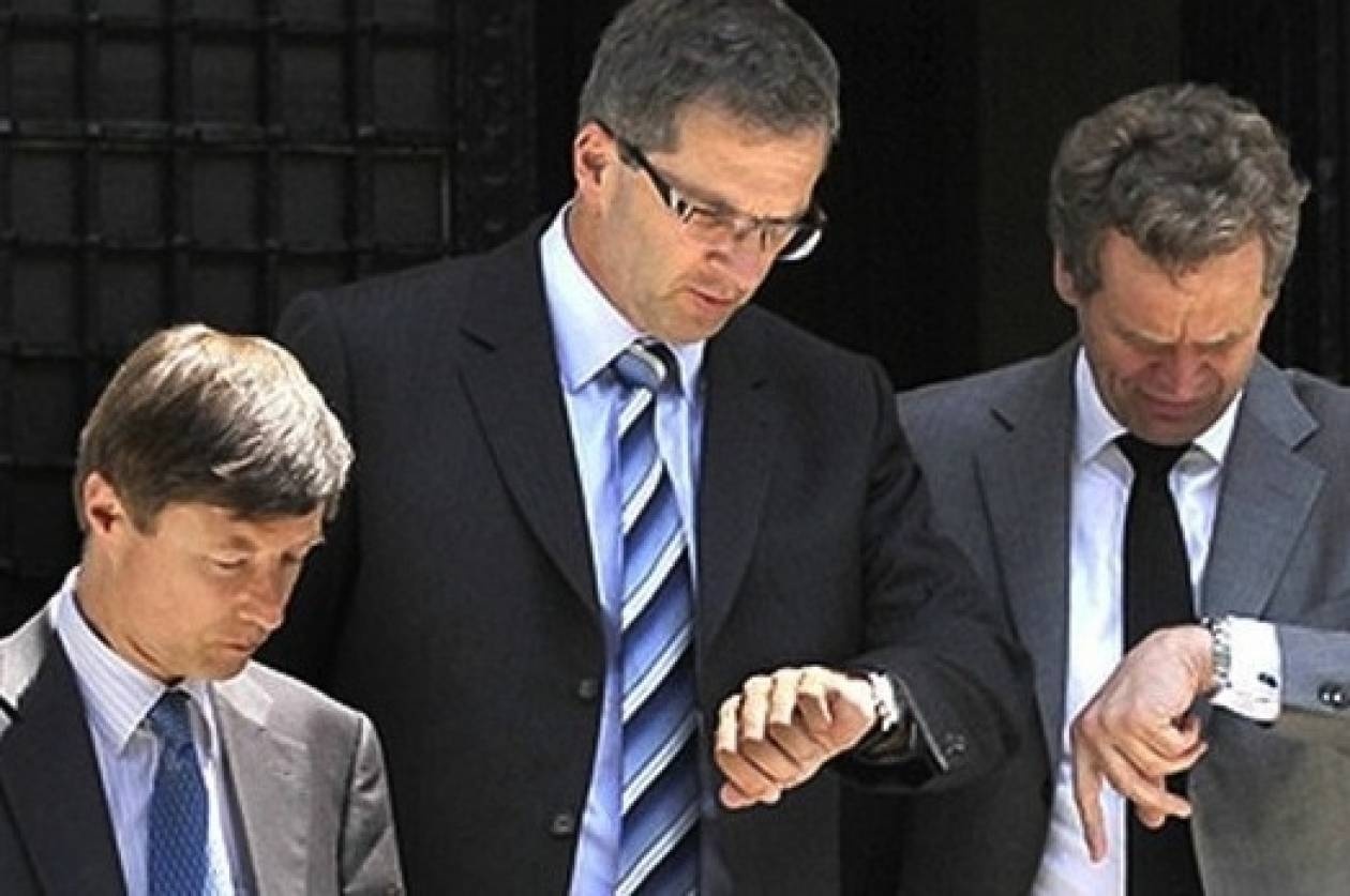 Vroutsis' meeting with the troika underway