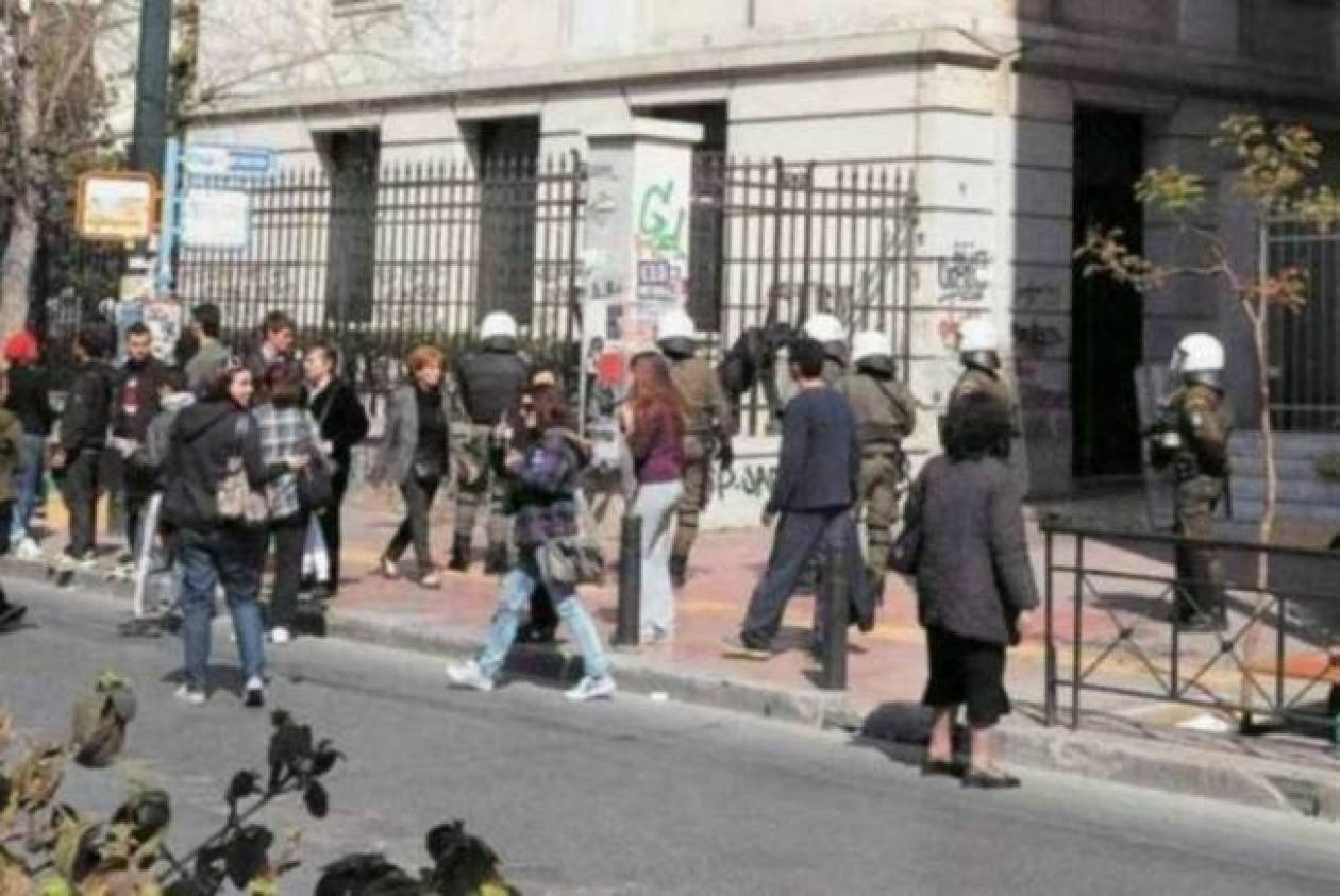 Ένταση και δακρυγόνα στην ΑΣΟΕΕ - Κλειστή η Πατησίων