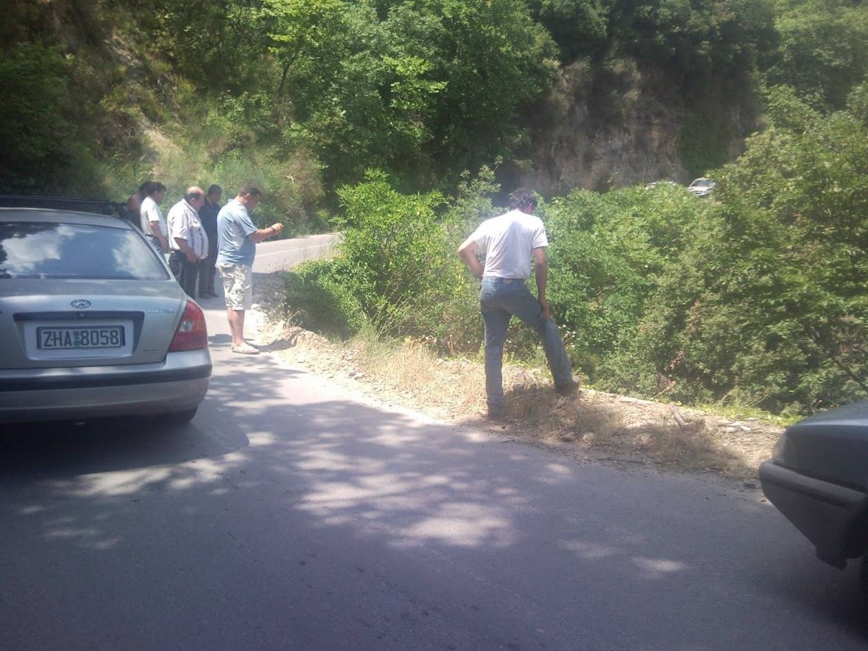 ΤΩΡΑ: Οδηγός έπεσε στο γκρεμό του Πηλίου