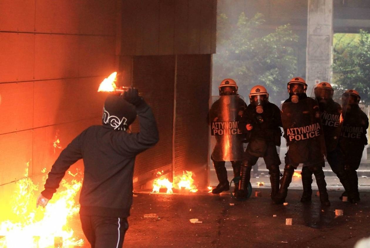 Θεσσαλονίκη: Μολότοφ σε διμοιρία ΜΑΤ