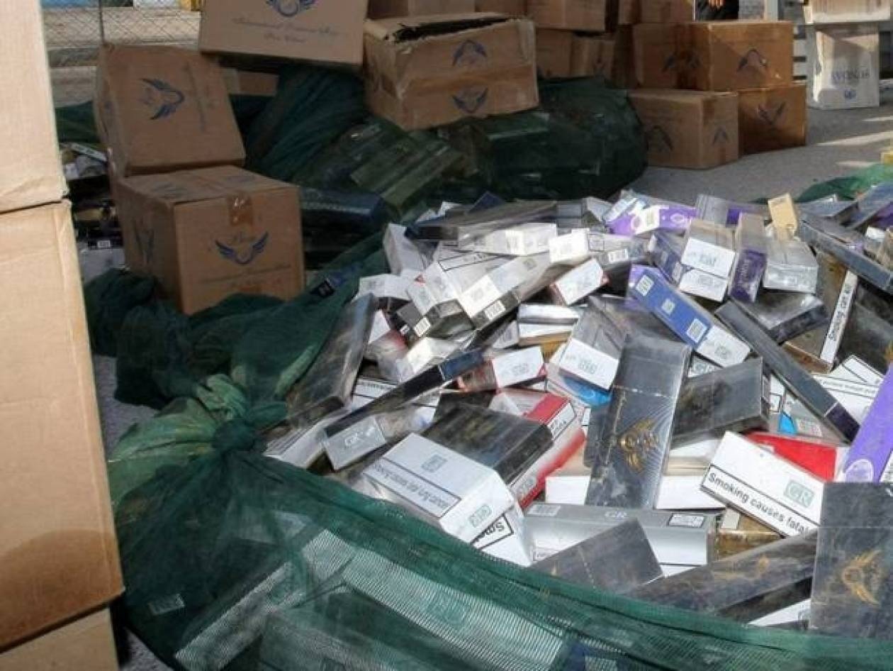 Πουλούσαν λαθραία τσιγάρα σε λαϊκή αγορά