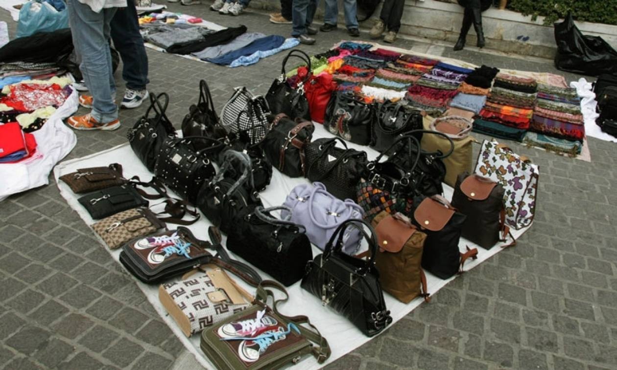 Πειραιάς: 21 προσαγωγές για παρεμπόριο