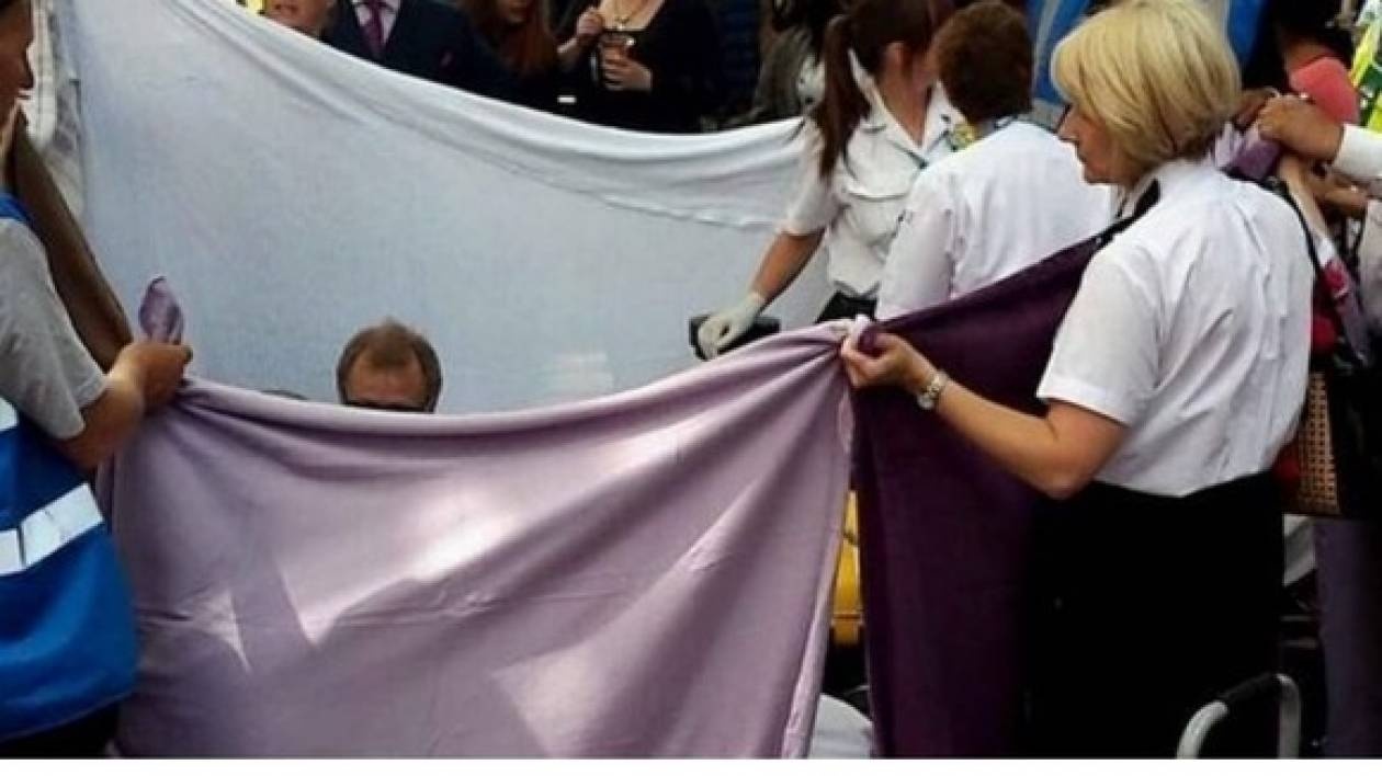 Γέννησε έξω από πολυκατάστημα! (pics)