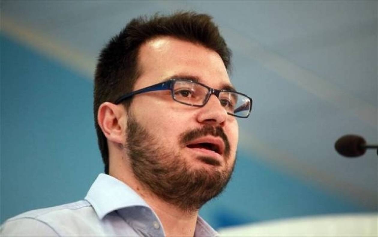 Εν μέσω διασταυρούμενων πυρών