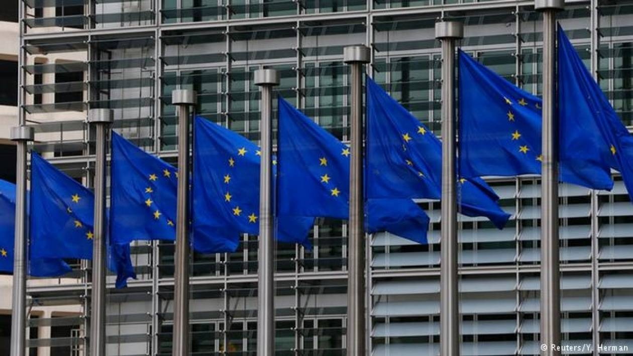 DW: Η Κομισιόν στηρίζει την Ελλάδα