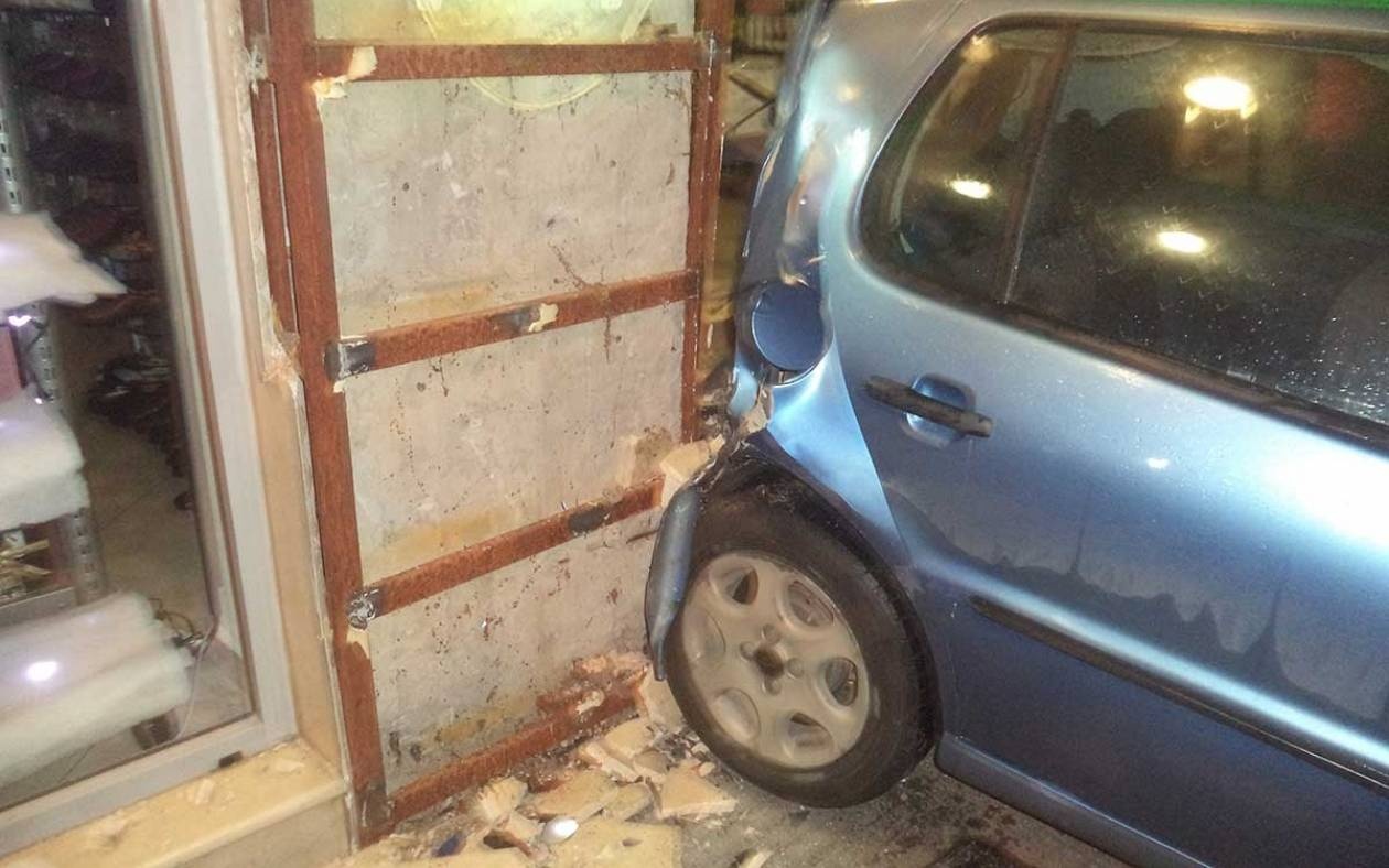 Απίστευτο τροχαίο στα Τρίκαλα (Photos)