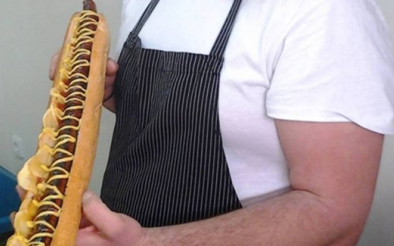 Hot Dog 1 μέτρο...με το συμπάθειο στη Σύρο!