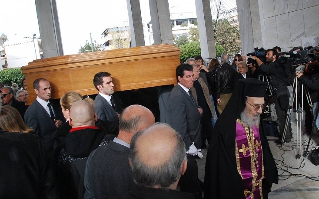 Συγκίνηση στο τελευταίο «αντίο» του Φυντανίδη