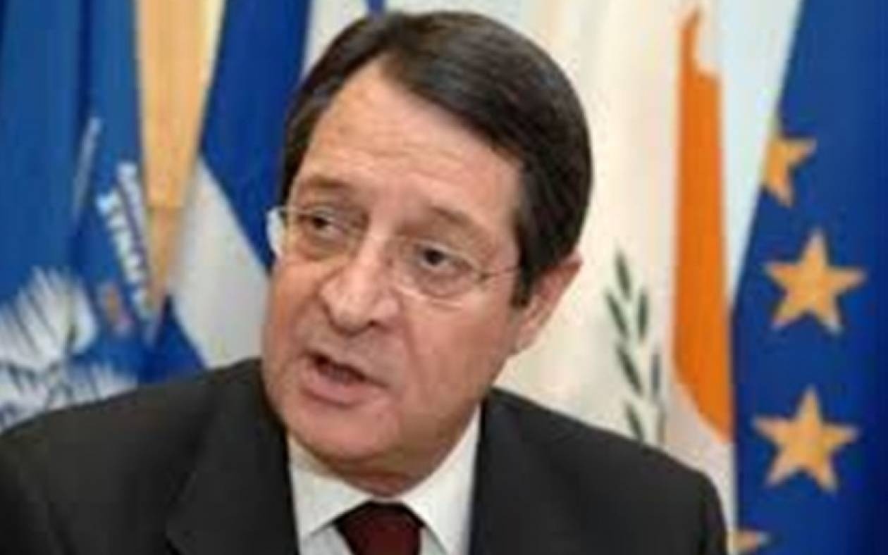 Εντατικές επαφές Αναστασιάδη στο Νταβός