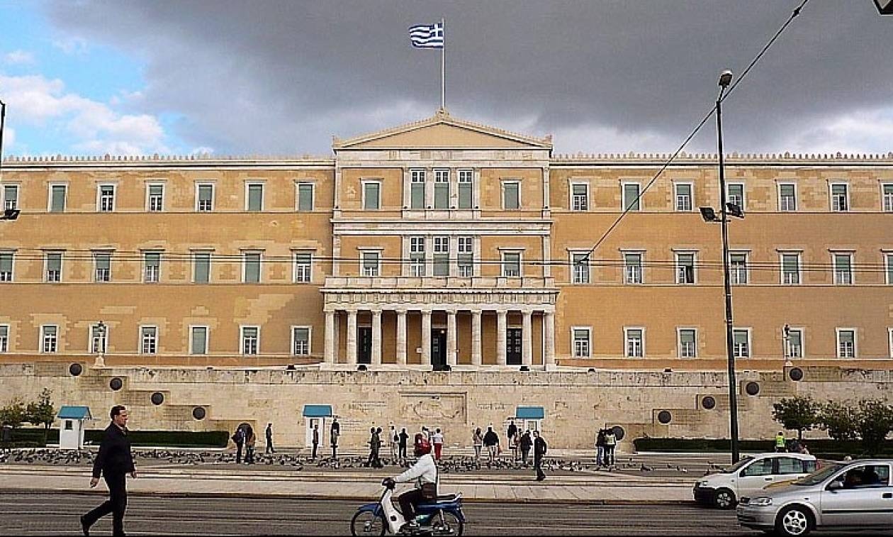 DW: Περιμένοντας τους «θεσμούς»