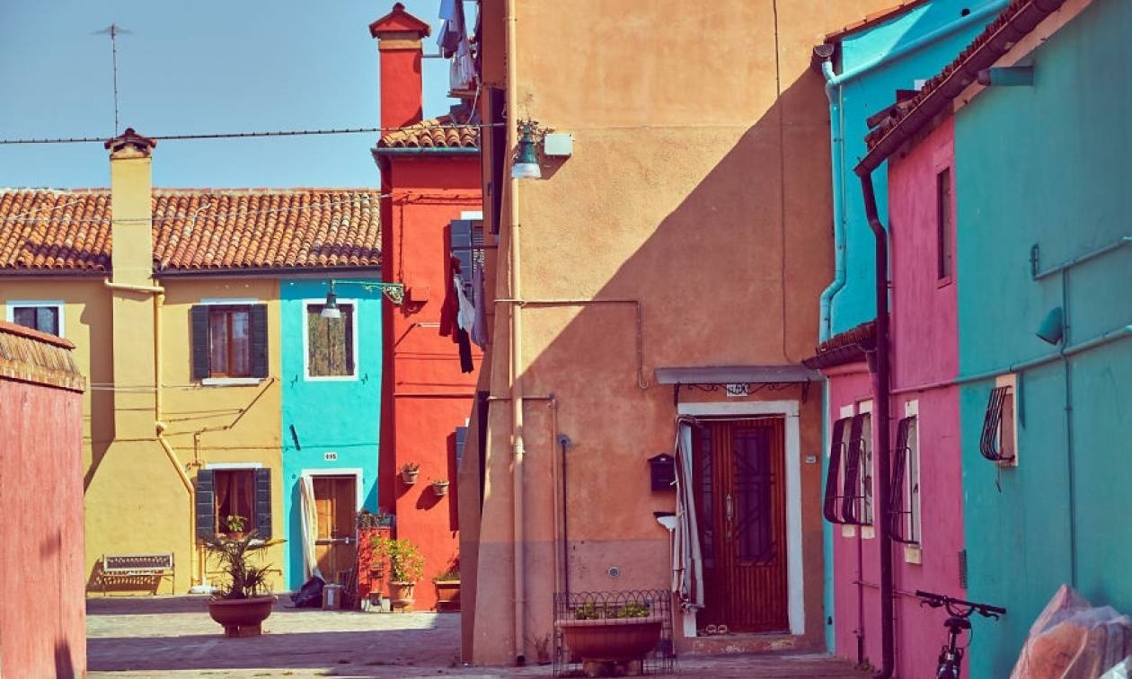 Mια βόλτα στο πολύχρωμο Burano (photos)