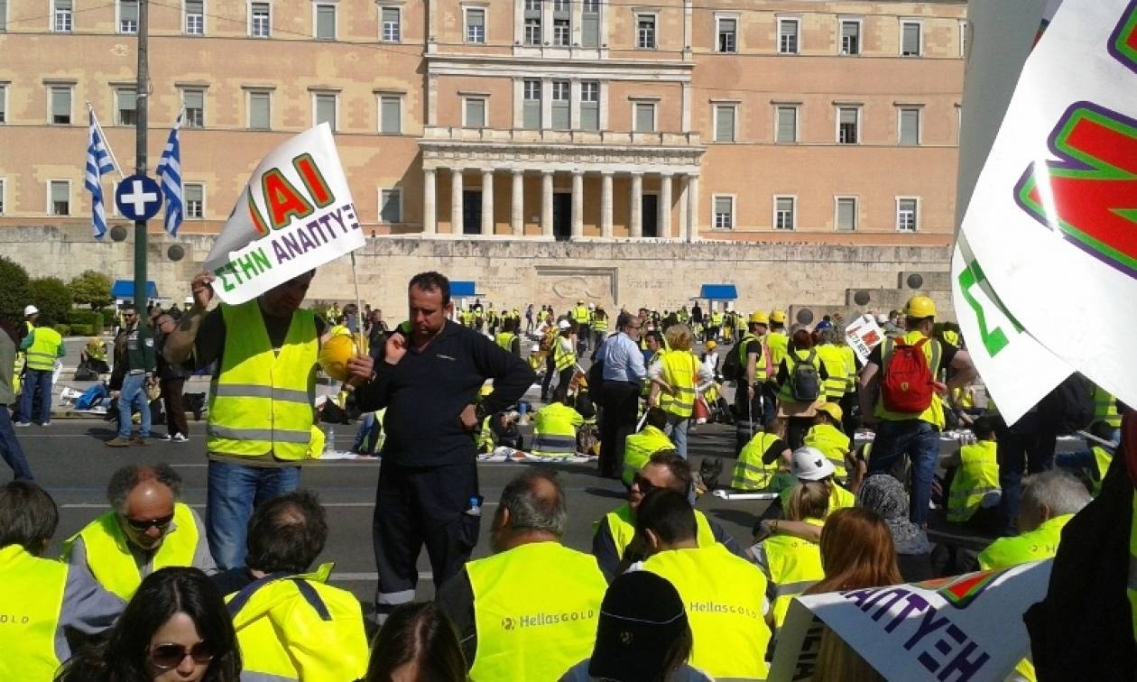 Έφθασαν στη Βουλή οι μεταλλωρύχοι