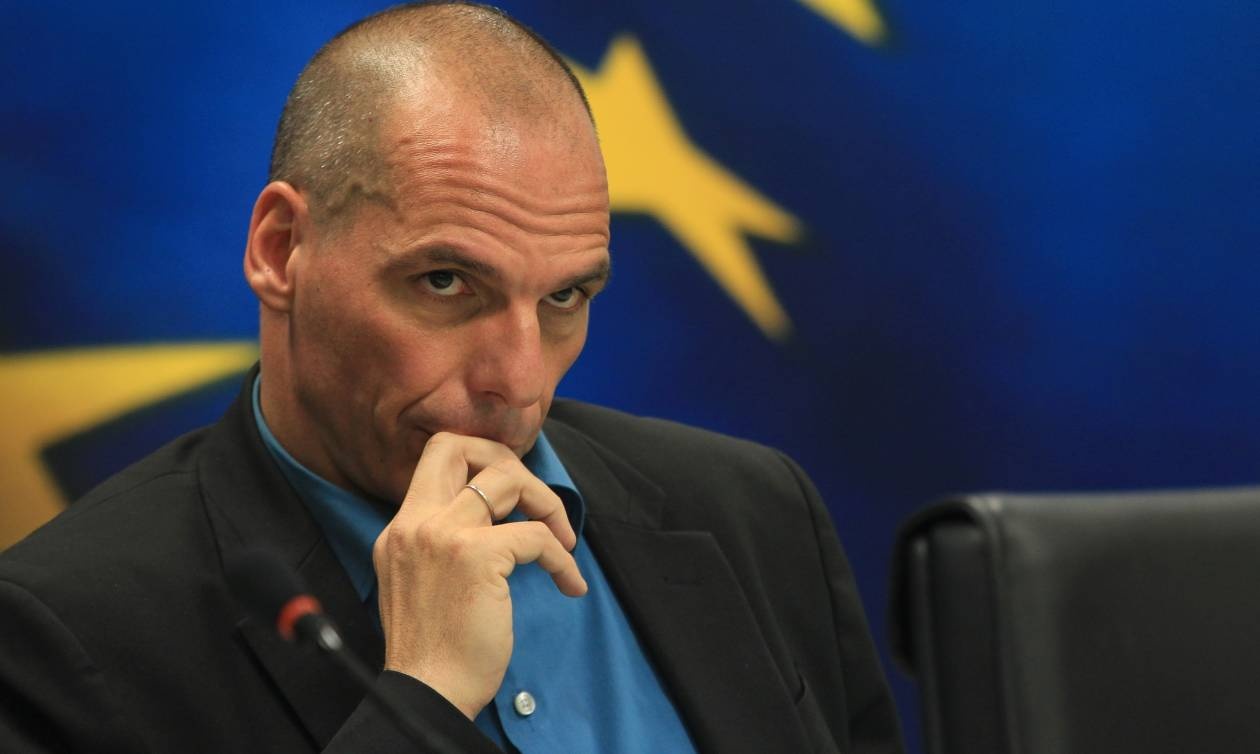 Bloomberg: Γιατί γελάει ο Βαρουφάκης;