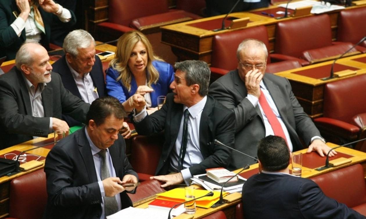 Πανικός για άλλη μία φορά στη Βουλή