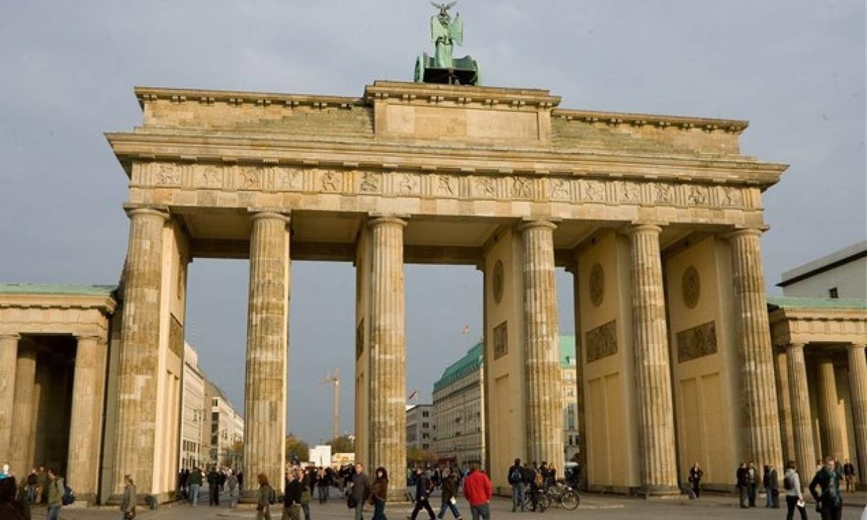 Στράουμπχααρ: Υπέρ της διεξαγωγής δημοψηφίσματος στην Ελλάδα