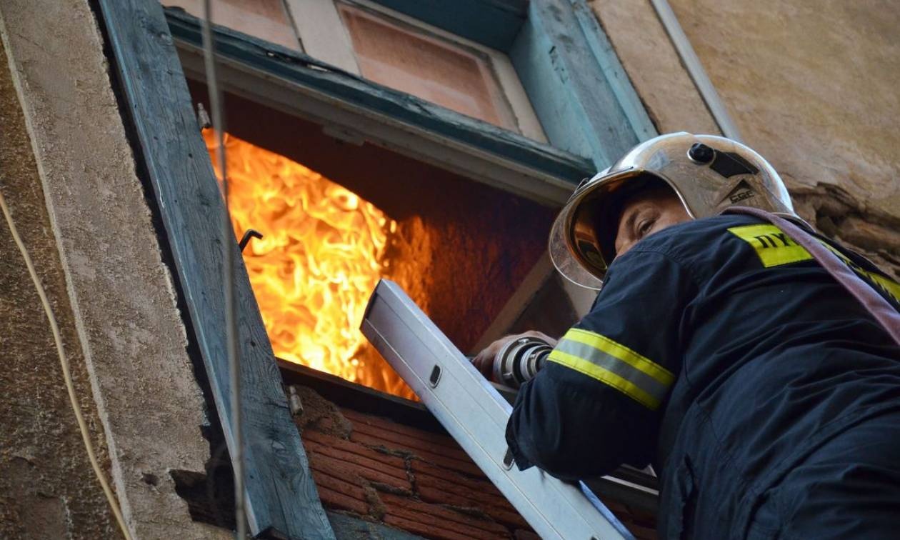 Φωτιά σε διαμέρισμα στη Νέα Σμύρνη