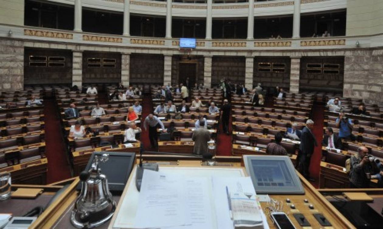LIVE: Η ορκωμοσία των βουλευτών