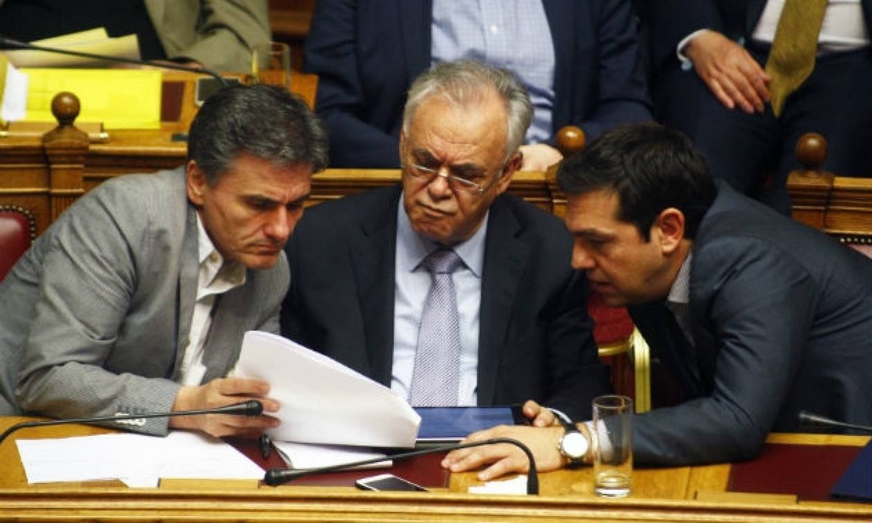 Το σχέδιο Τσίπρα: Όλα μ’ ένα νόμο το Πάσχα