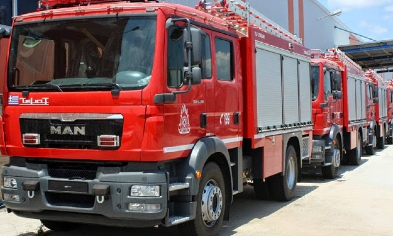 Φωτιά σε ταβέρνα στη Μάνδρα Αττικής