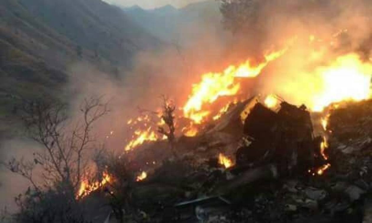 Συνετρίβη αεροπλάνο στο Πακιστάν (Pics+Vid)