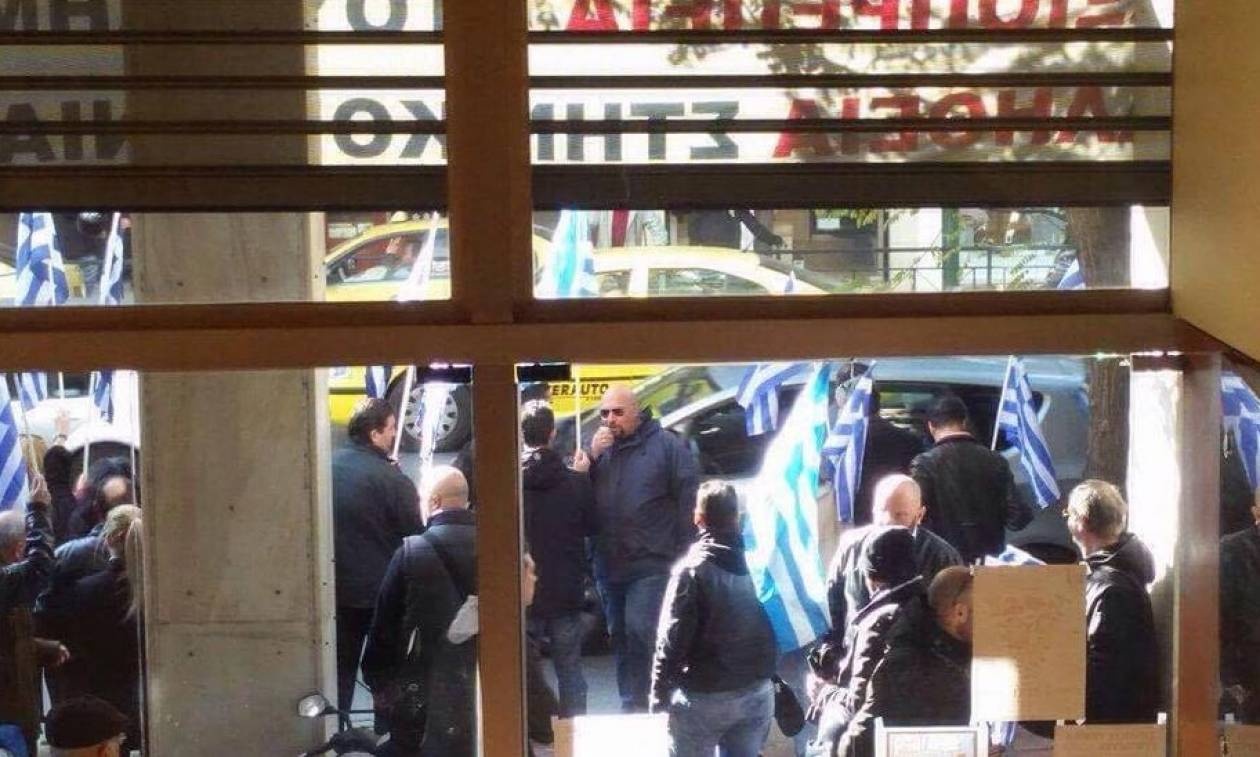 Εισβολή της Χρυσής Αυγής στην ΕΣΗΕΑ (video)