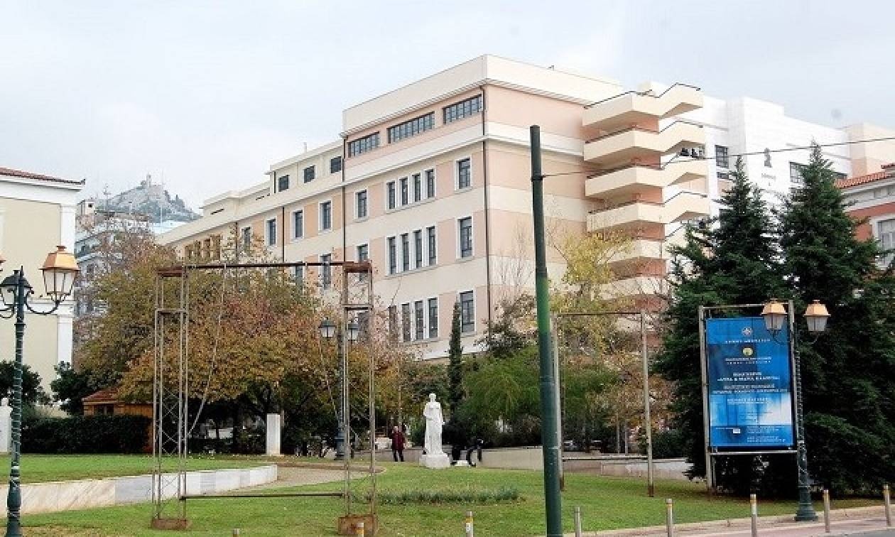 Κατάληψη του «Ρουβίκωνα» στη Νομική