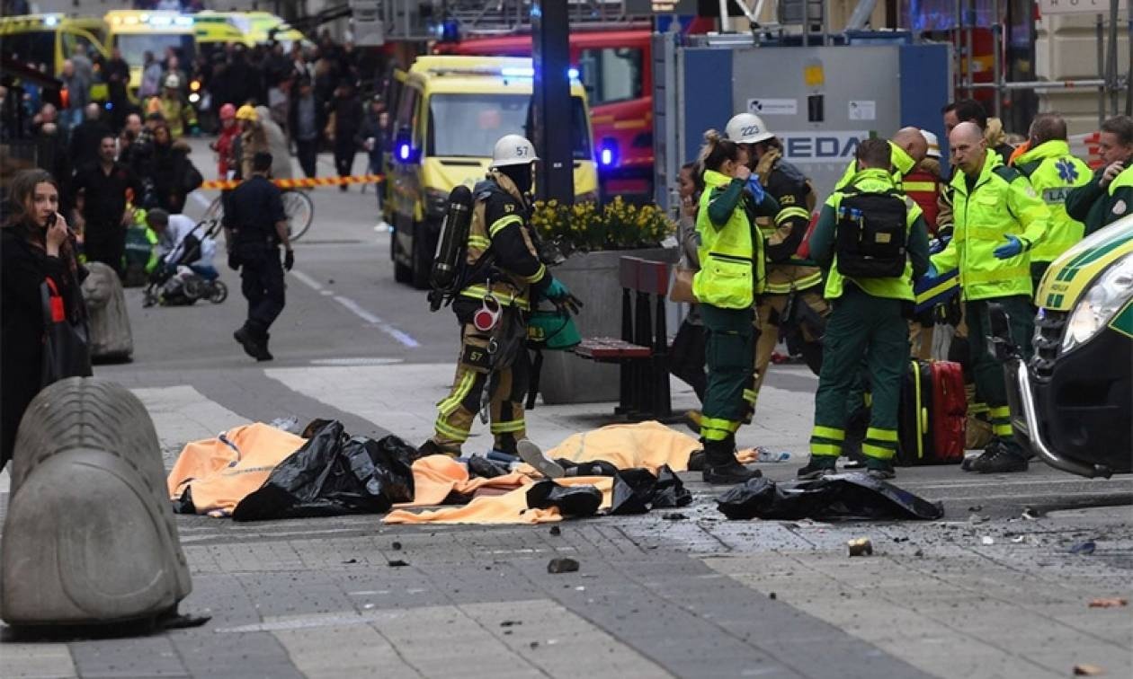 Επίθεση Στοκχόλμη: Εικόνες τρόμου από το σημείο της επίθεσης (pics-vid)