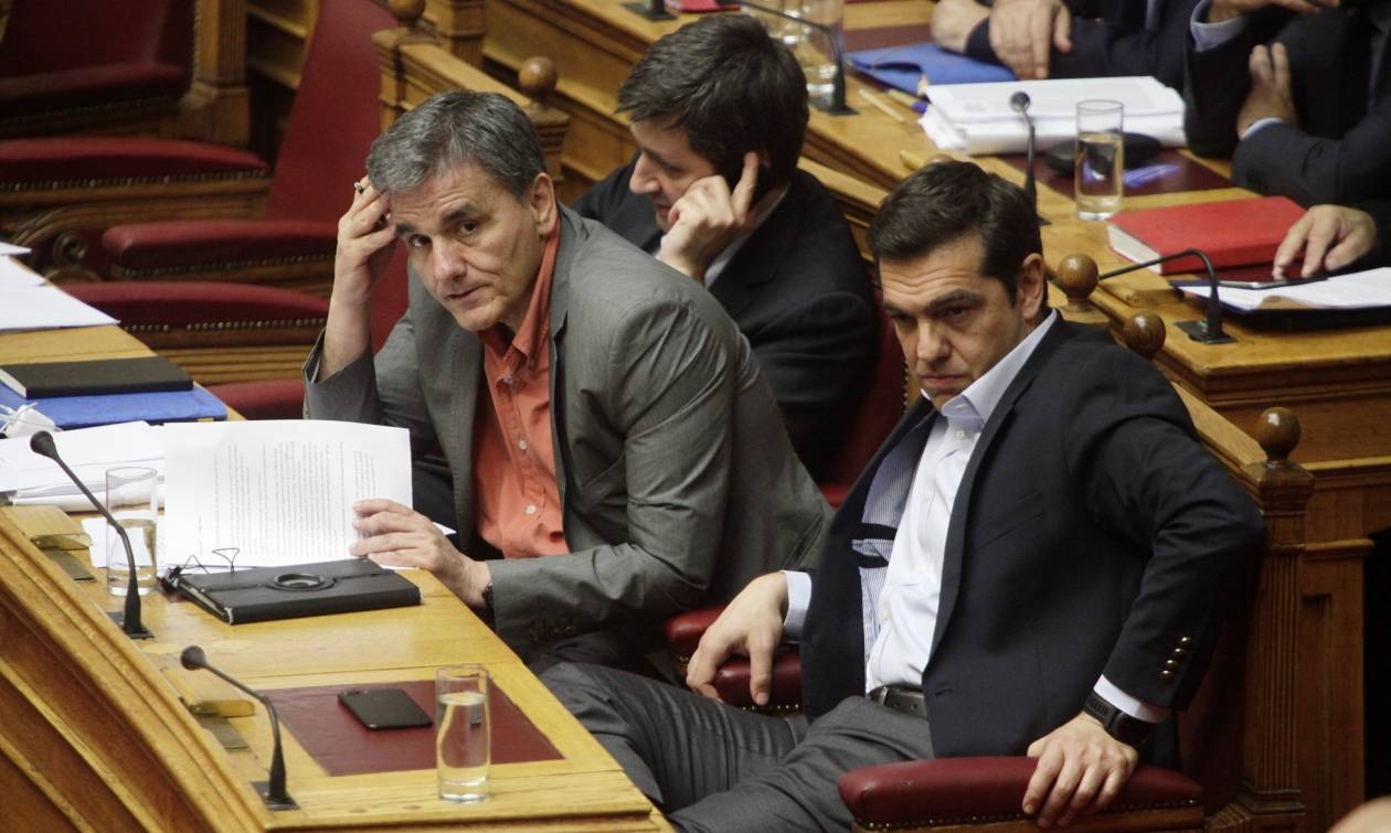 Handelsblatt: Ο Τσίπρας φταίει που καθυστερεί η εκταμίευση της δόσης