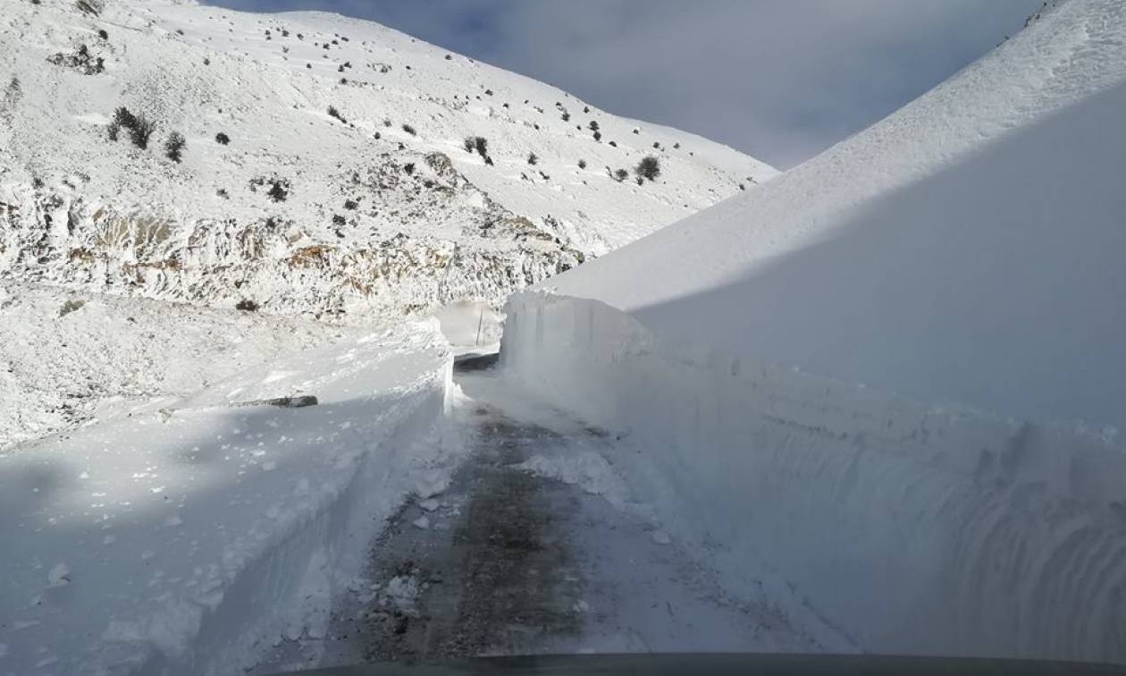 Καιρός: «Βουνό» το χιόνι στο Βελούχι (vid)