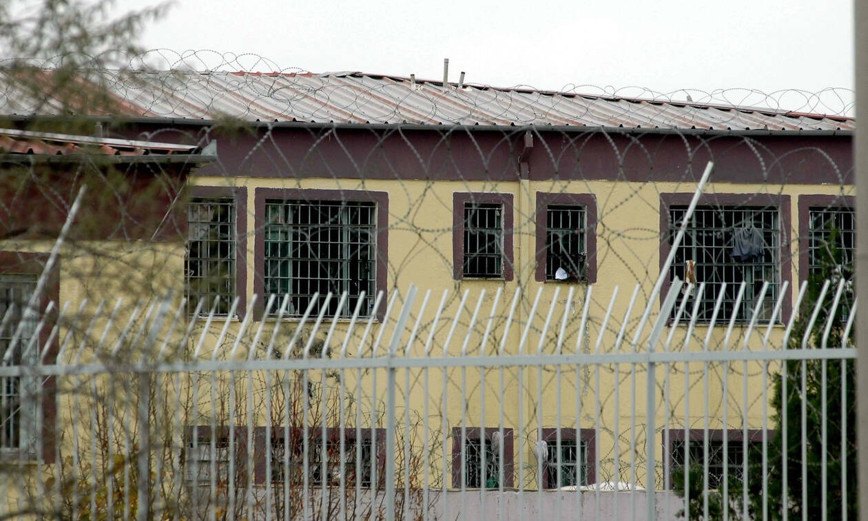 Θρίλερ στη Λάρισα: Μαχαίρωσαν κρατούμενο