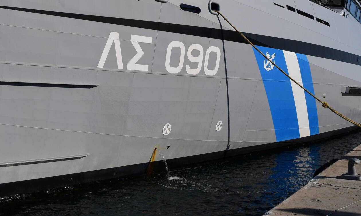Συναγερμός στη Δραπετσώνα: Αυτοκίνητο έπεσε στη θάλασσα