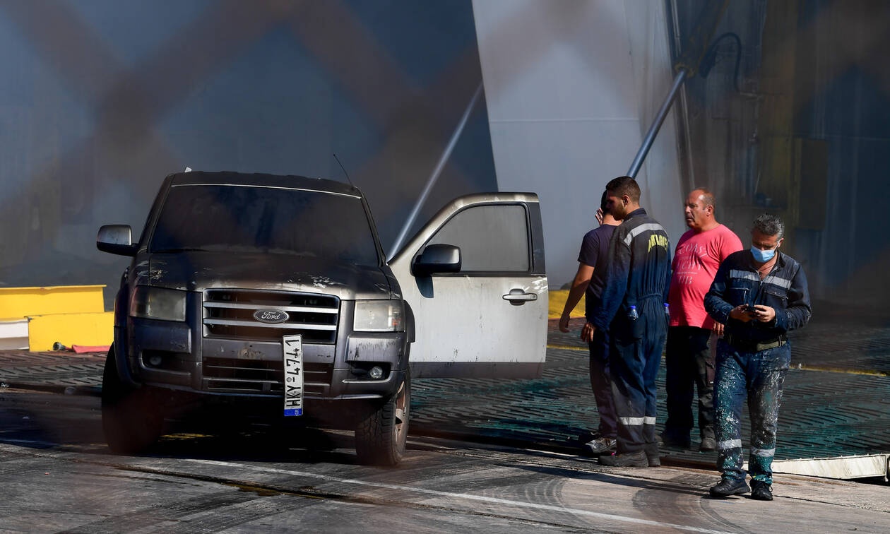 Συναγερμός στο λιμάνι του Πειραιά: Αυτοκίνητο έπεσε στη θάλασσα