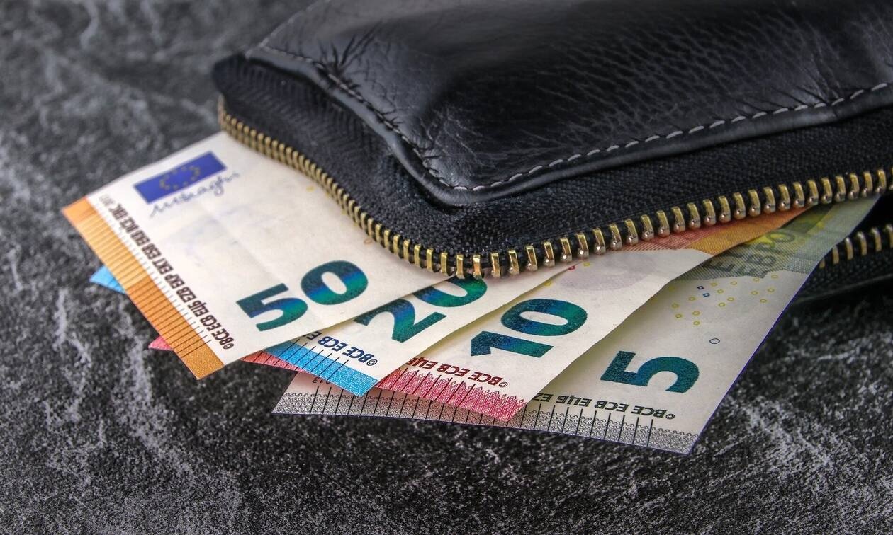Κοινωνικό μέρισμα 2019: Η αίτηση, τα κριτήρια και οι κόφτες - Πότε θα πάρετε 700 ευρώ