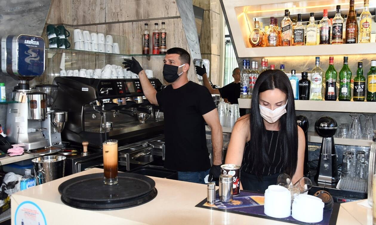 Κορονοϊός: Τι αλλάζει σε καφέ, μπαρ, εστιατόρια - Νέα μέτρα για γάμους, βαφτίσεις