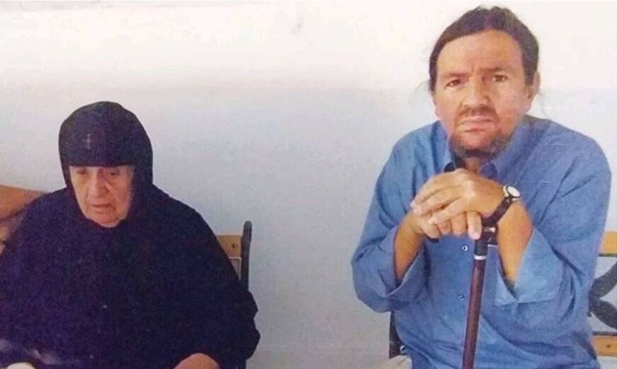 Πέθανε ο αδερφός της Βίκυς Μοσχολιού