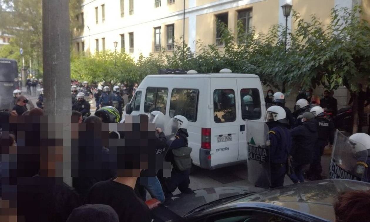 Ένταση και χημικά έξω από την Ευελπίδων