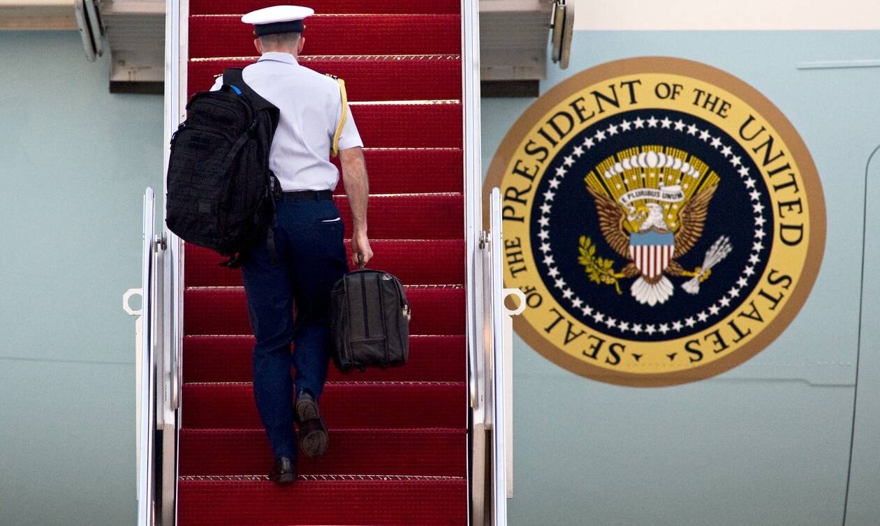 Το «Nuclear Football» στα χέρια του Μπάιντεν: Το θρυλικό βαλιτσάκι που ενεργοποιεί τα πυρηνικά