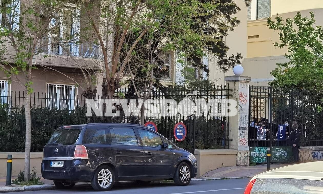 Ρεπορτάζ Newsbomb.gr: Ένταση έξω από την ΑΣΟΕΕ (pics)