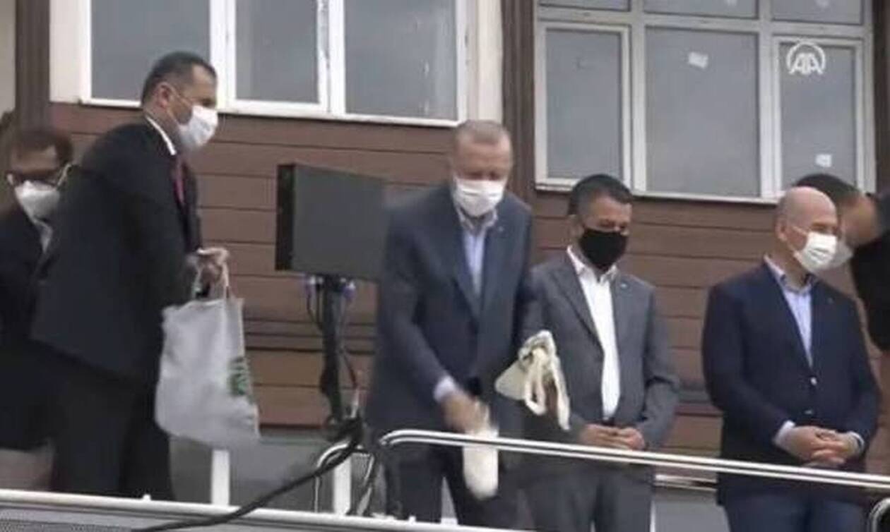 Ταγίπ Ερντογάν: Ο Πόντος πνίγηκε στη λάσπη και ο «σουλτάνος» μοιράζει… τσάι στους πληγέντες