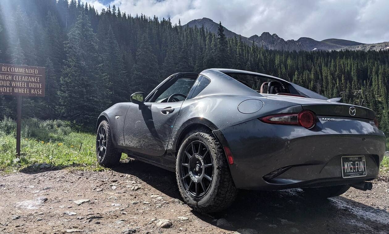 Ένα τρελό Mazda MX-5 πήρε τα βουνά!