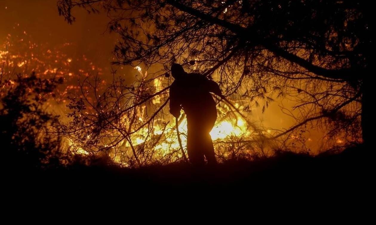 Φωτιά τώρα στα Νεόκτιστα Ασπροπύργου